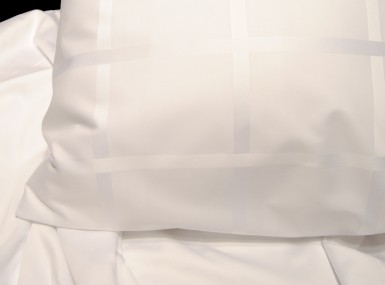 Vorschaubild fischbacher bettwaesche classic karo feinsatin weiss