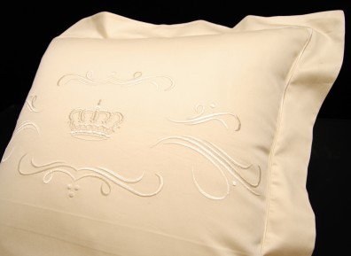 Christian Fischbacher Bettwäsche Luxury Nights Crown creme Satin